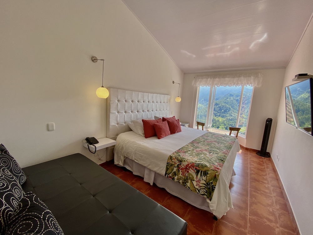 Superior Double or Twin Room, Mountain View photo 2