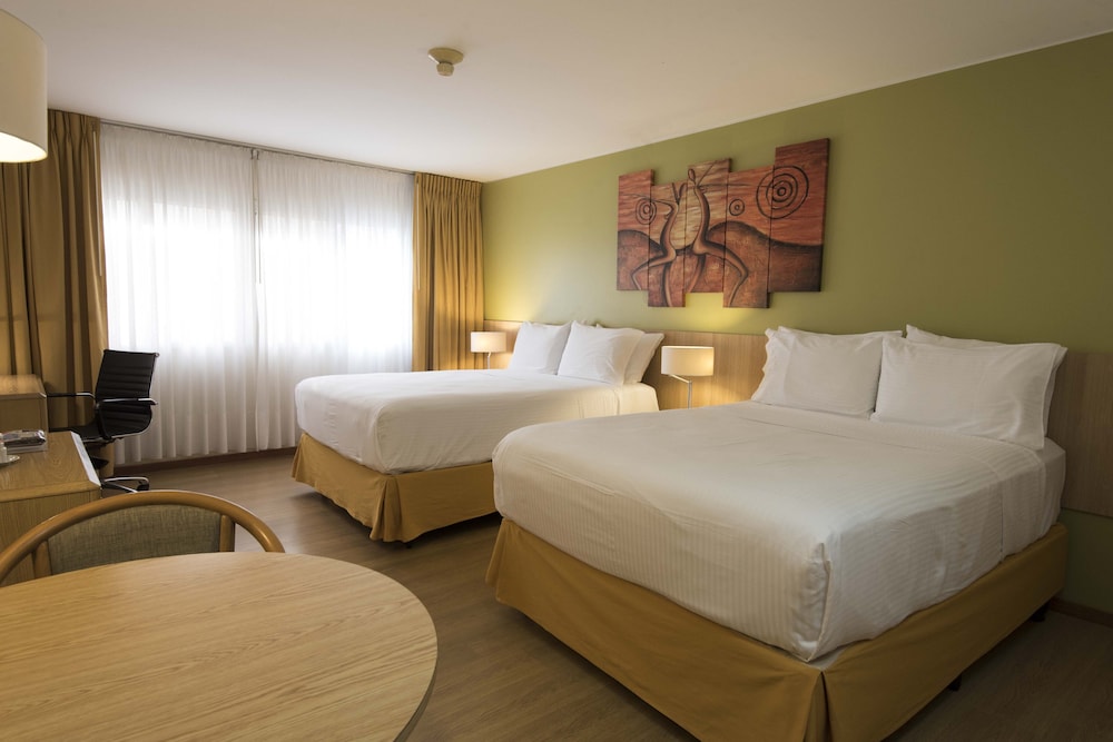Standard Room, 2 Queen Beds, Smoking - Photo 7