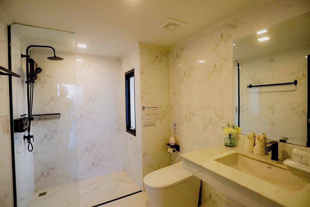 Superior Suite - Photo 6