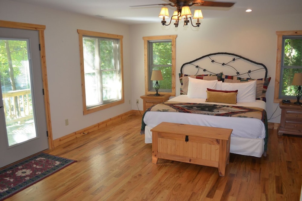 Luxury Cabin, 3 Bedrooms, Kitchen, Mountain View photo 3