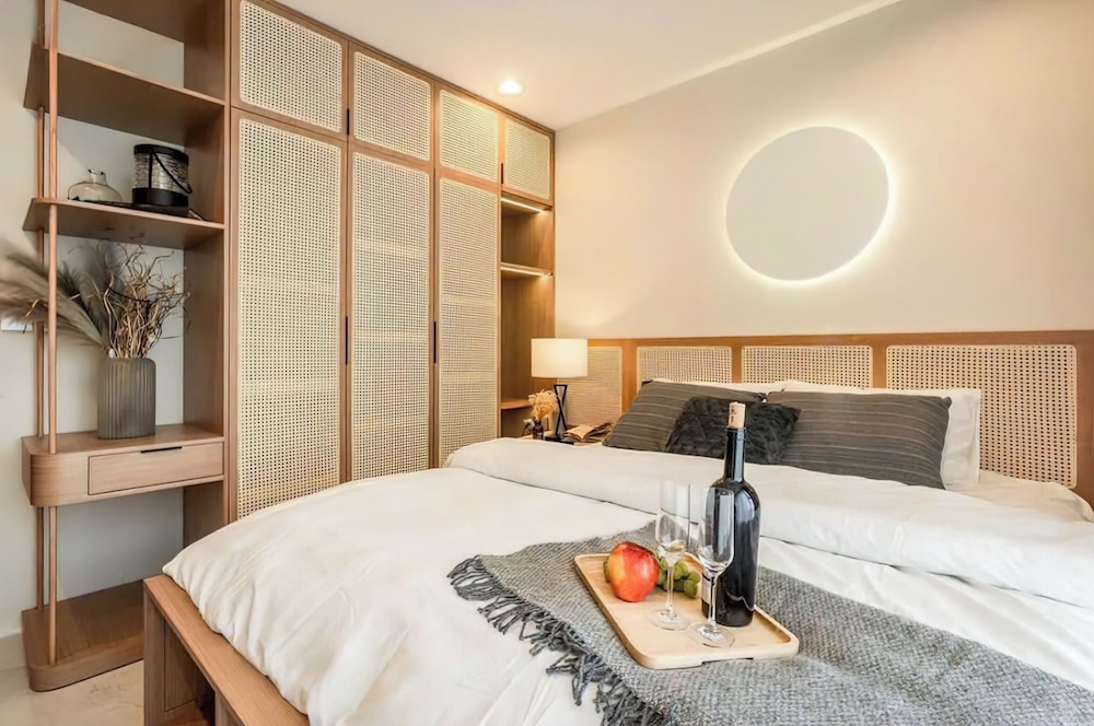 Superior Apartment, 3 Bedrooms, Kitchen, City View