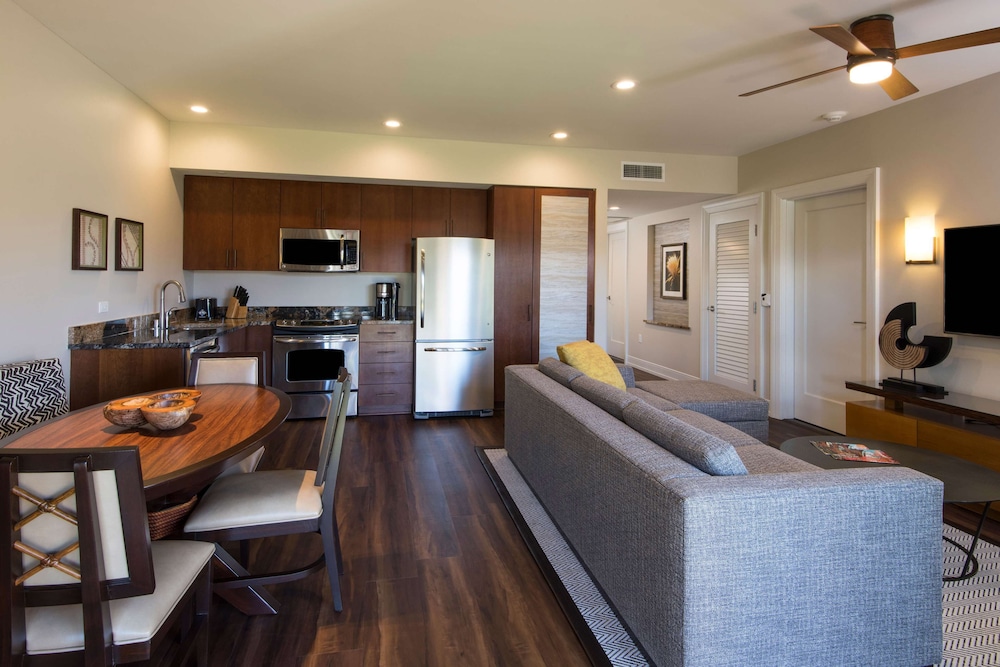 2 BDRM 1KING 2DBL GOLFVIEW SUITE W/ SOFABED