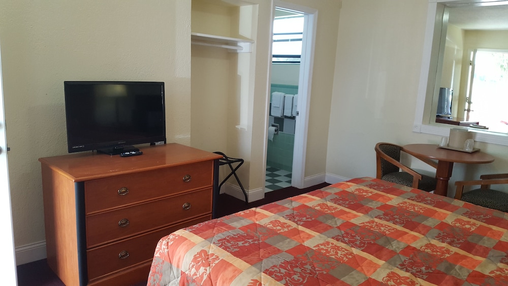Standard Room, 1 King Bed photo 2