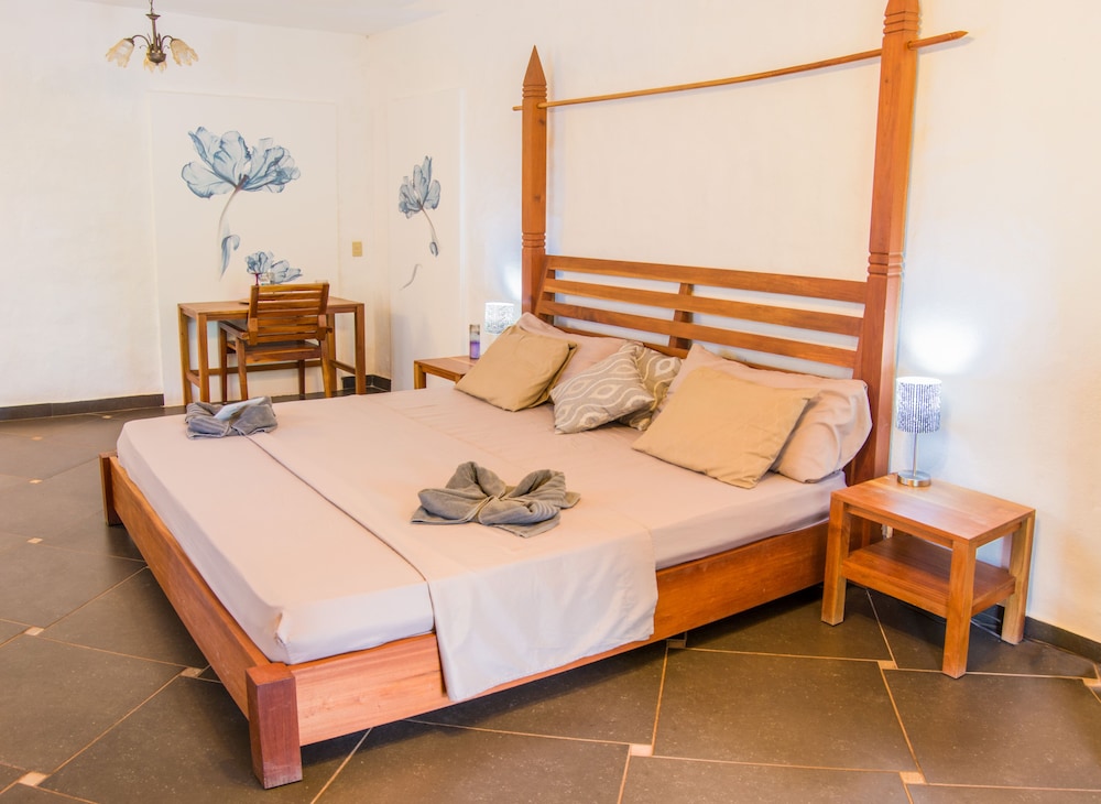 Classic Double Room, 1 King Bed, Non Smoking (Ixora) photo 3