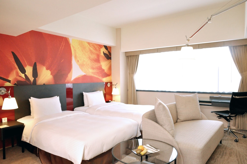 Suite, 1 Double or 2 Twin Beds (Station)