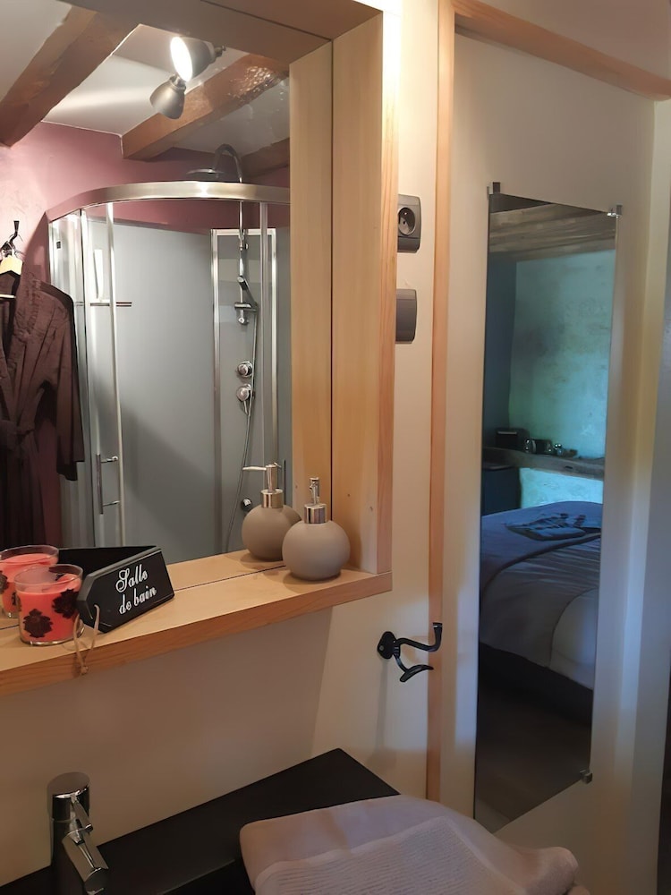 Superior Double Room, Ensuite, Garden View (Glycine) photo 2