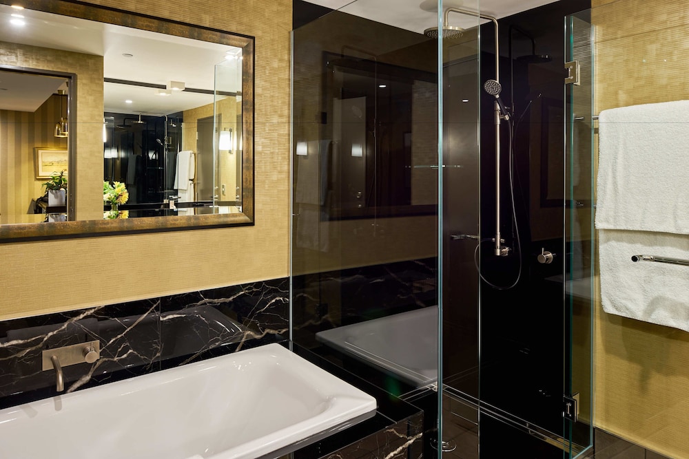 Premier Suite, 1 King Bed - Photo 8
