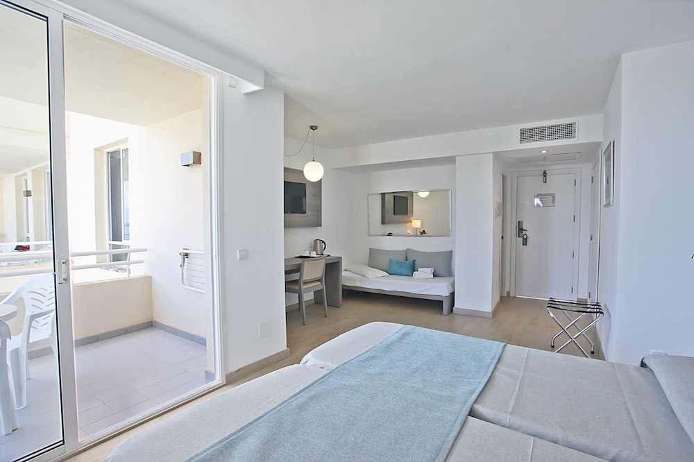 Family Studio, Balcony