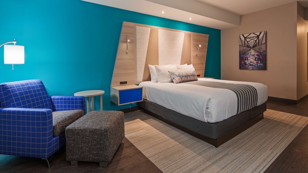 Standard Studio, 1 King Bed, Non Smoking, Refrigerator & Microwave (with Sofabed) - Photo 3