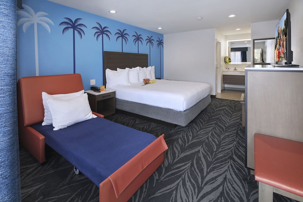 Standard Room, 1 King Bed - Photo 3