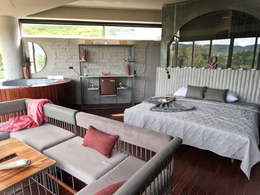 Superior Room with Balcony, Lake View photo 2