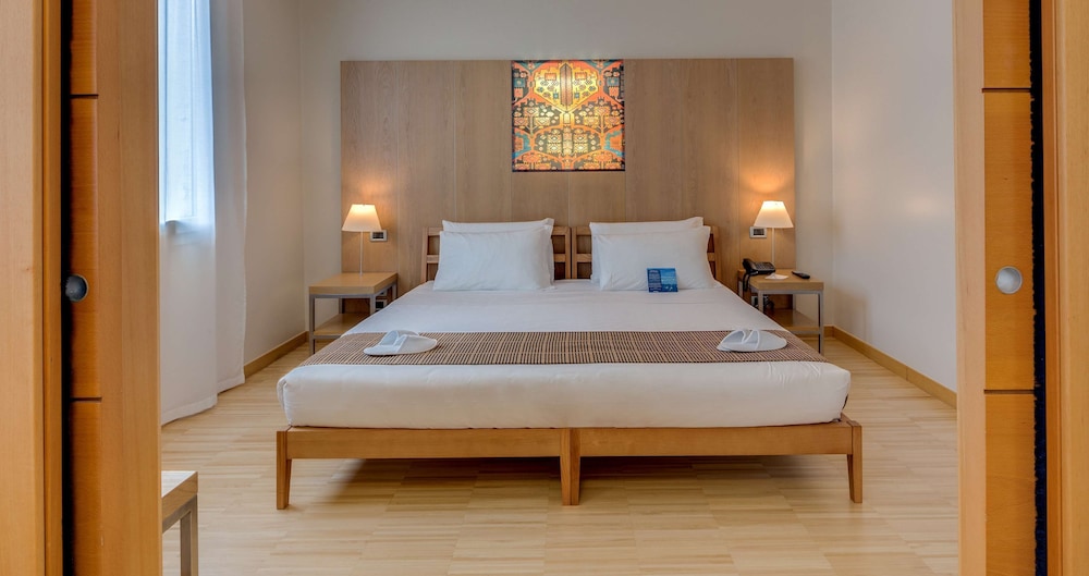 Classic Room, Multiple Beds - Photo 11
