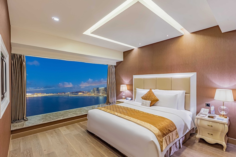 Grand Palace Royal Sea View Suite photo 2