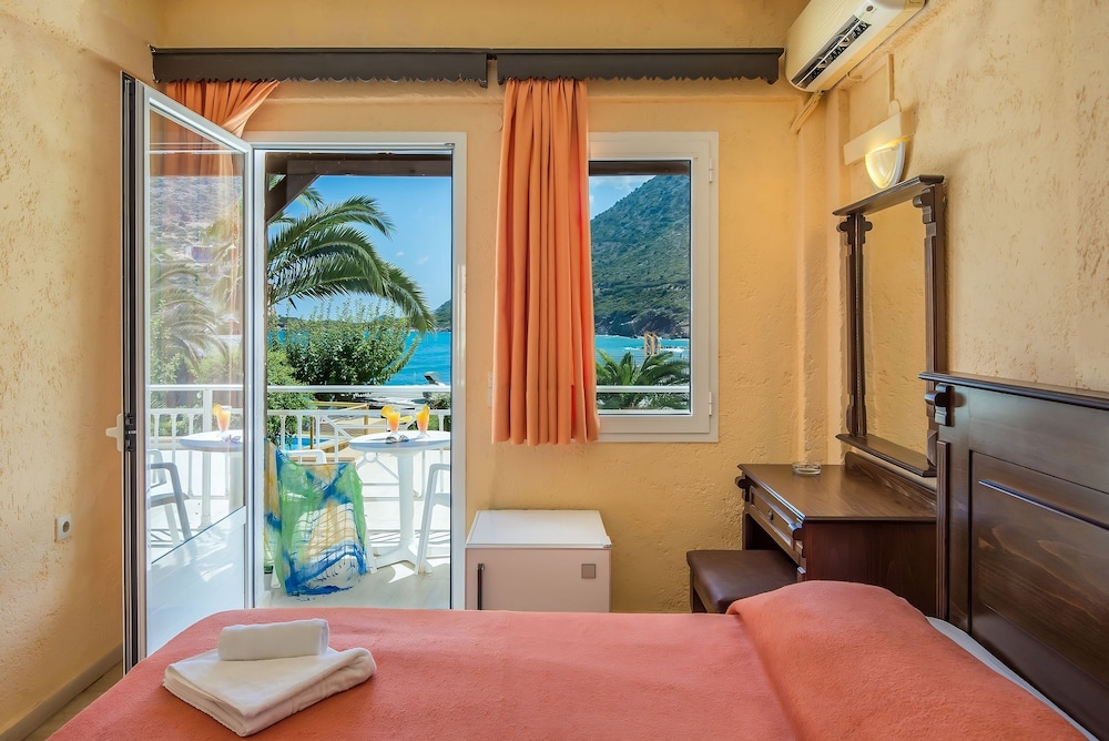 Standard Double Room photo 2