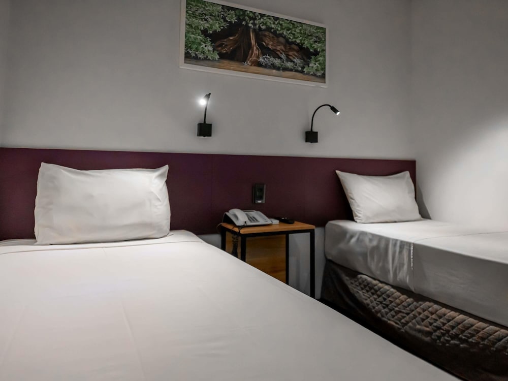 Standard Room, 2 Twin Beds - Photo 8