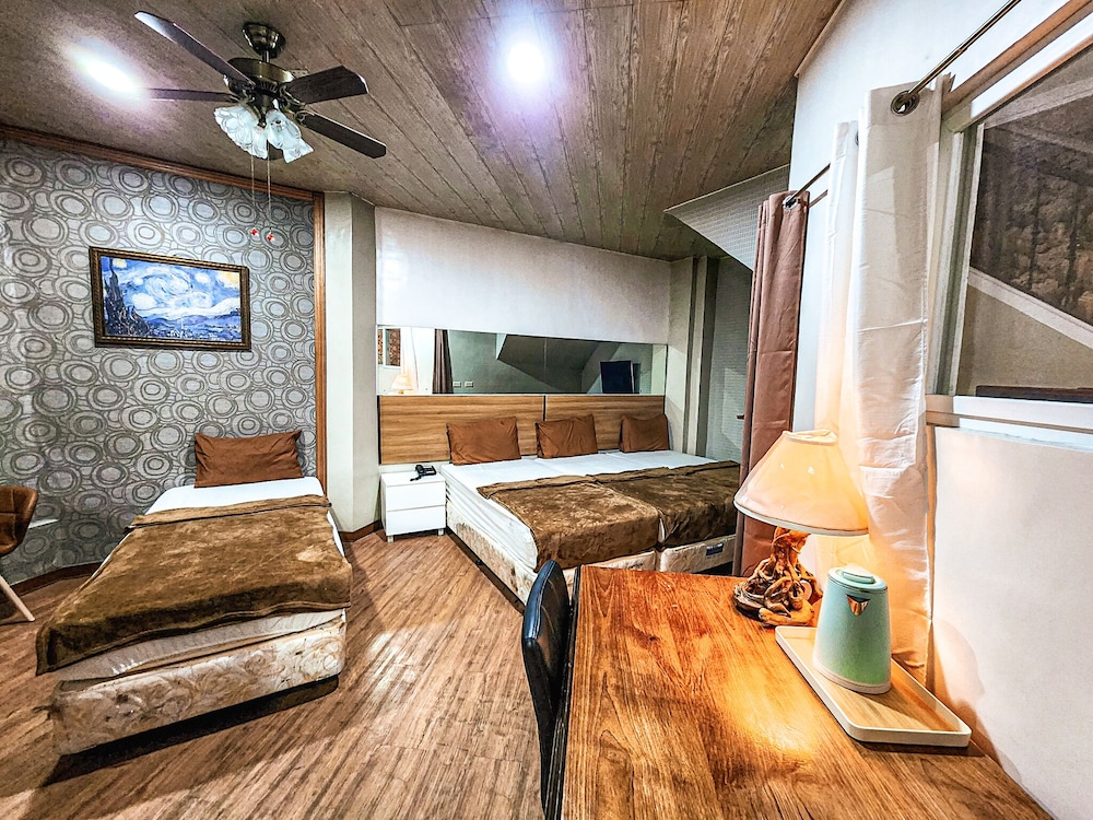 Family Quadruple Room - Photo 1