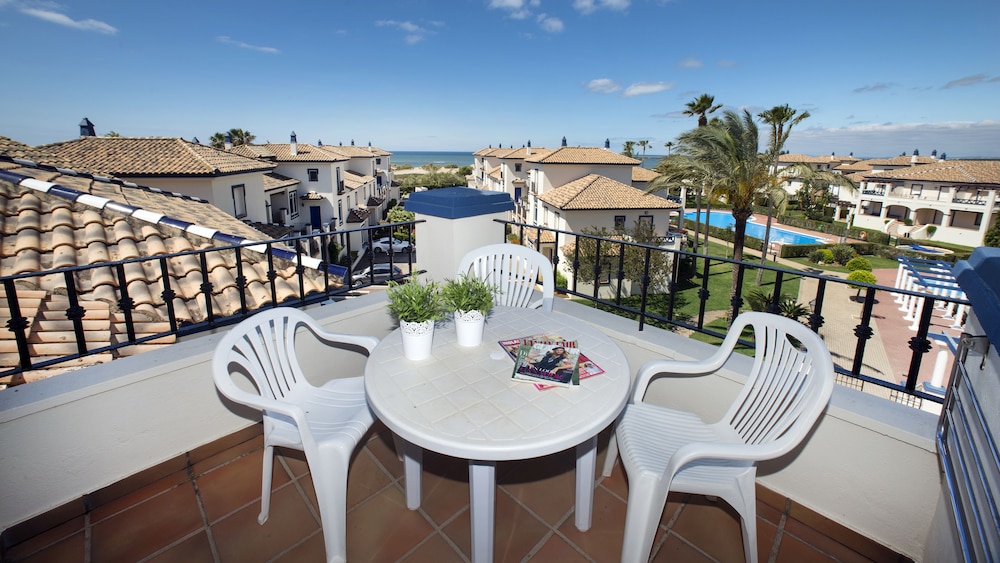 Apartment, 1 Bedroom, Pool View (2 adults + 2 children) photo 2