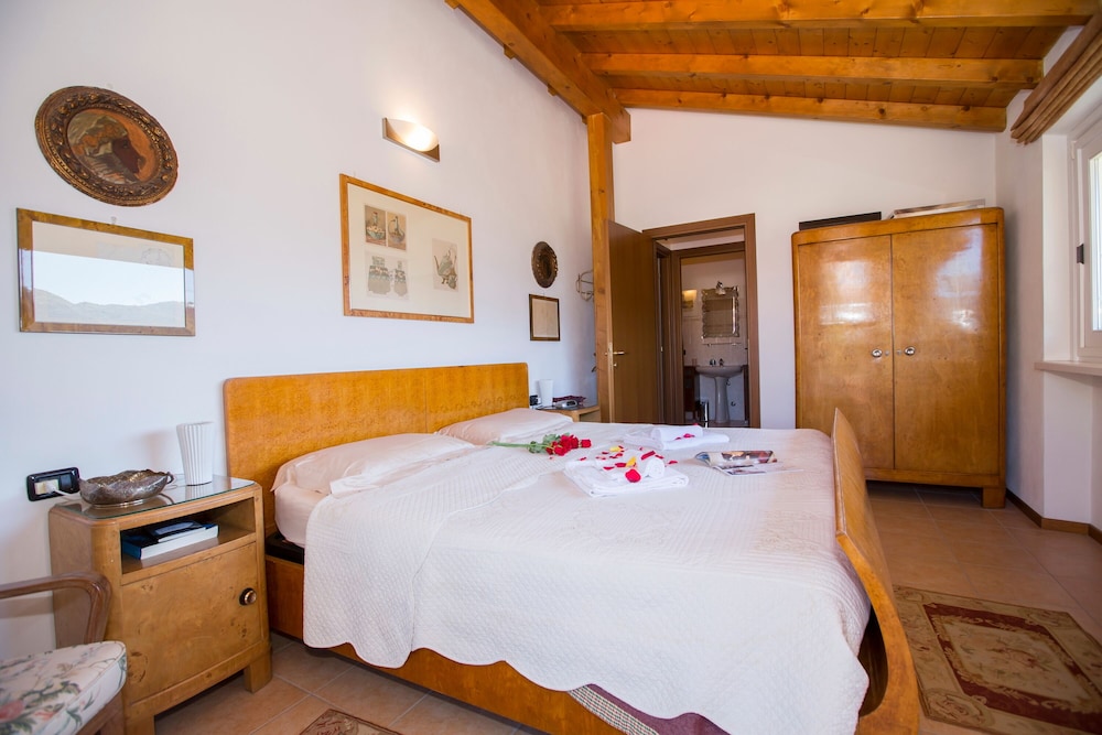 Family Townhome, 3 Bedrooms, 2 Bathrooms, Mountainside (Casa Delle Mele)