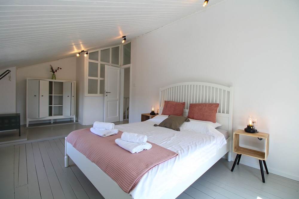 Standard House, 4 Bedrooms (0392)