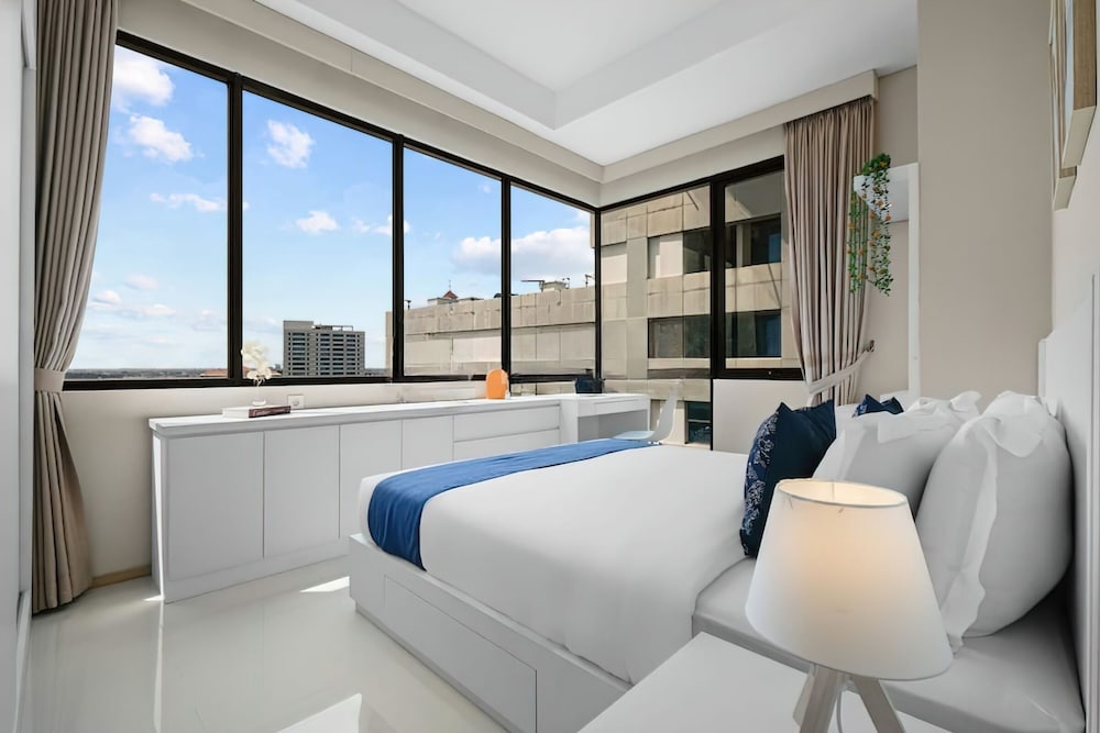 Premium Apartment, 2 Bedrooms, Balcony, City View