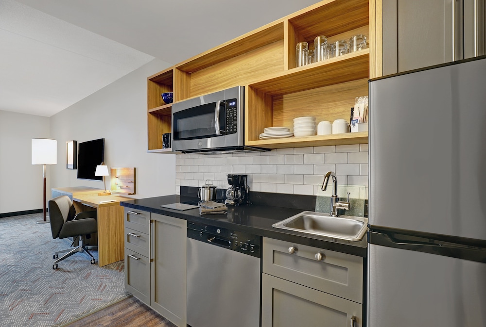 Studio, 1 King Bed with Sofa bed (Full Kitchen) - Photo 2
