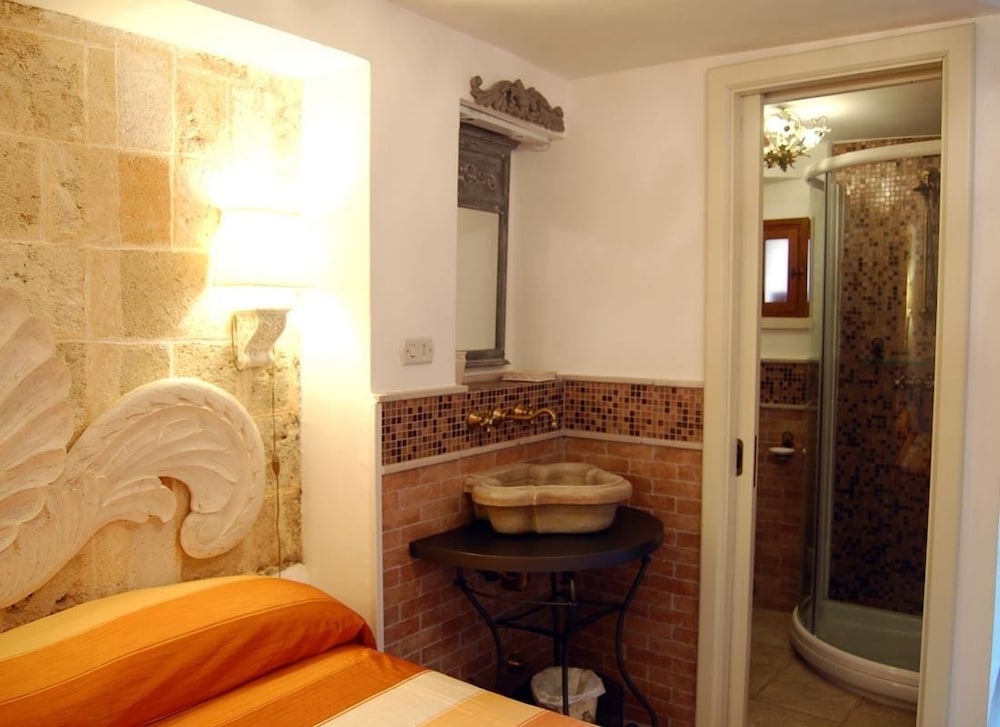 Triple Room, Ensuite photo 3