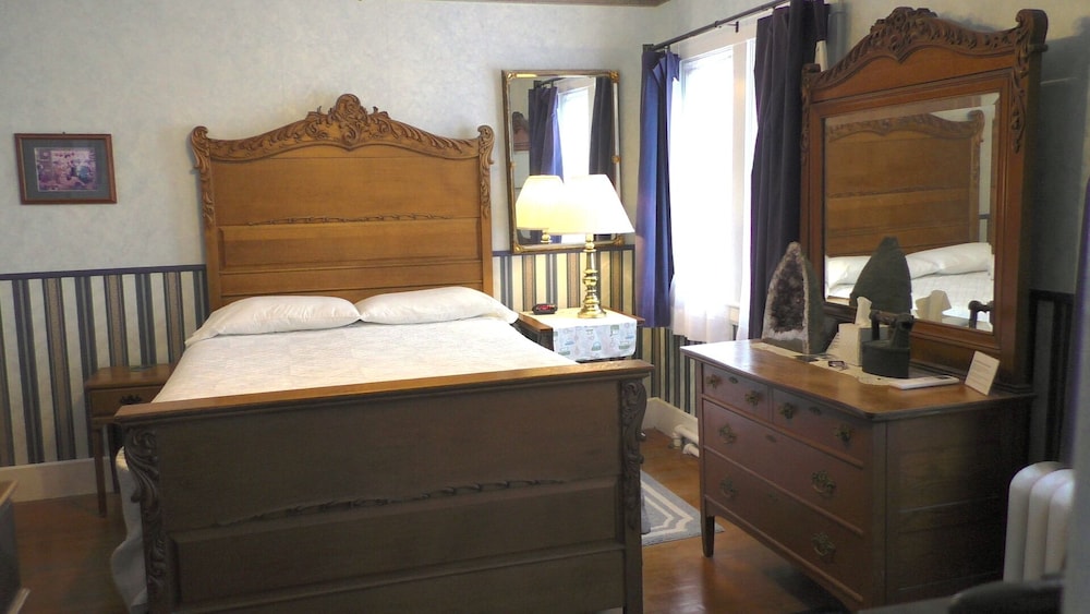 Standard Room, Multiple Beds, Non Smoking, Private Bathroom (The Old Iron Room) photo 3