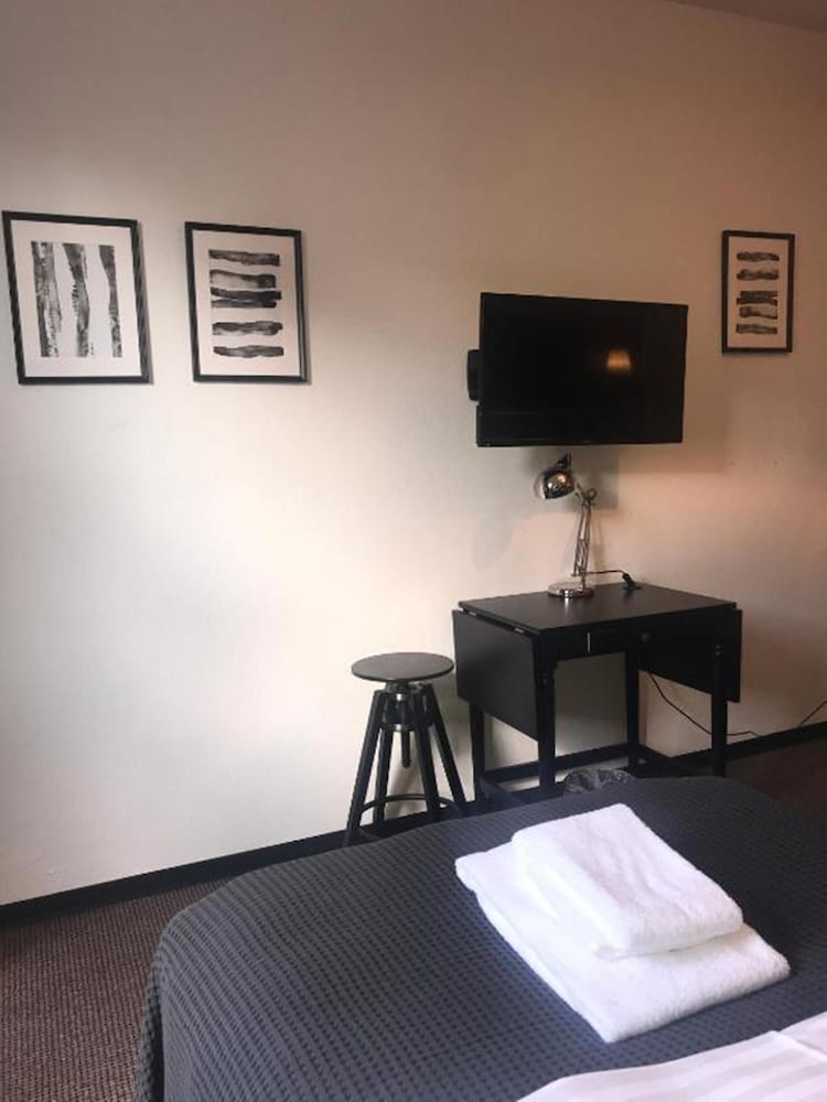 Single Room, Shared Bathroom