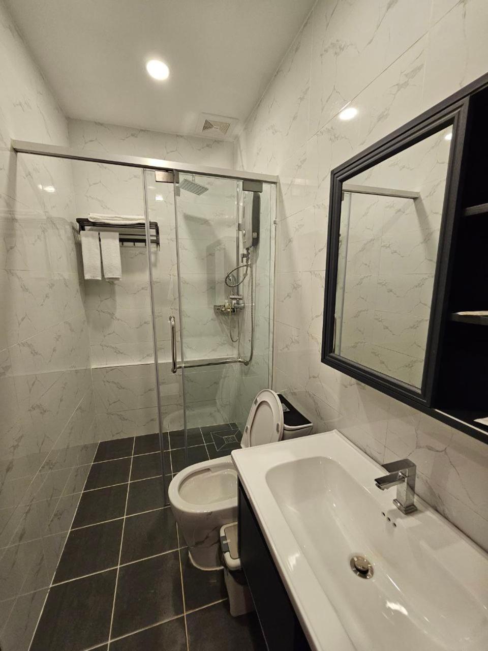 Deluxe Double Room with Balcony - Photo 4