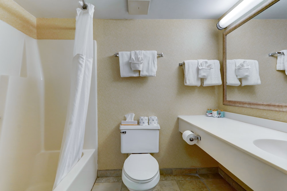 Standard Double Room, 2 Queen Beds - Photo 3