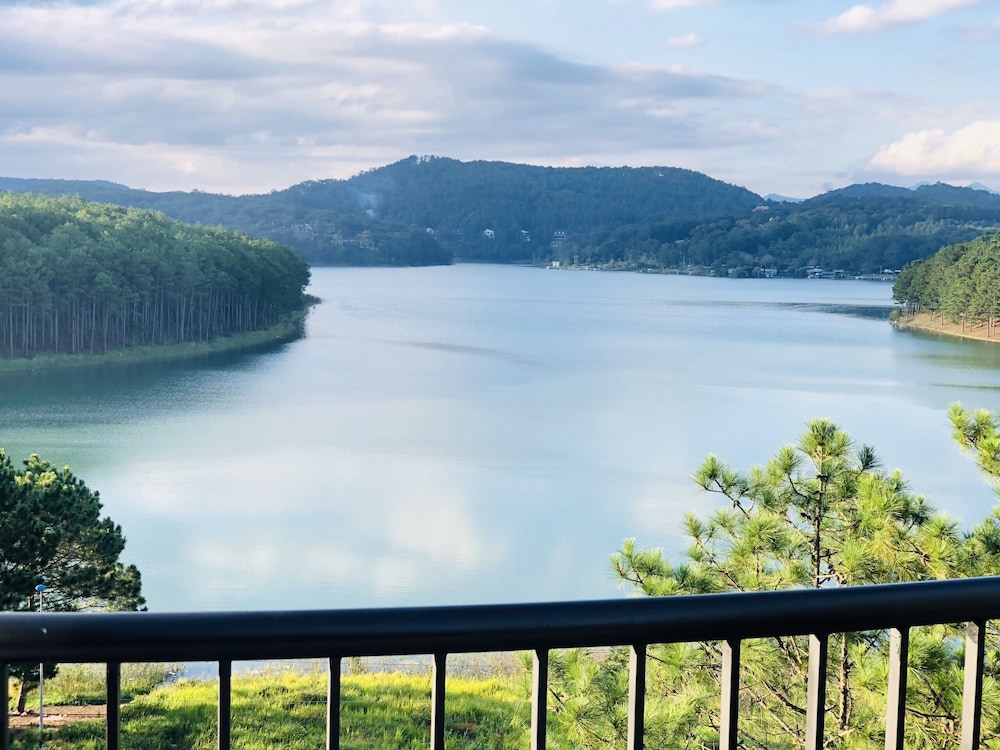 Deluxe Room, Lake View - Photo 6