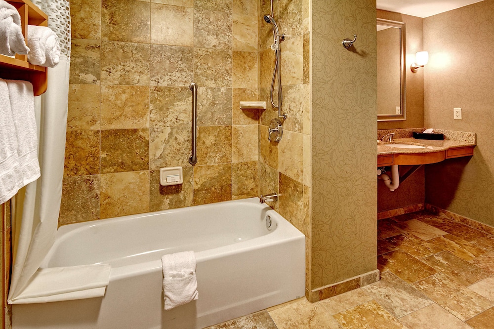 ADA Accessible Suite, 1 King Bed, Accessible, Bathtub - Photo 5