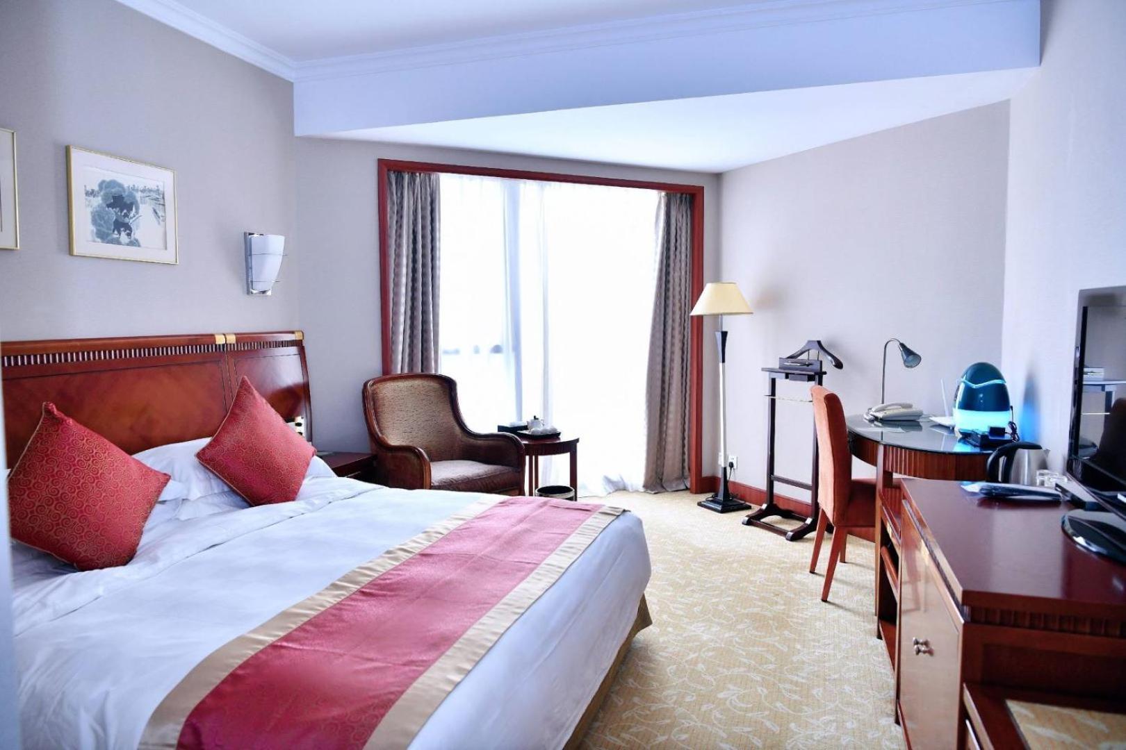 Deluxe Queen Room - Photo 1