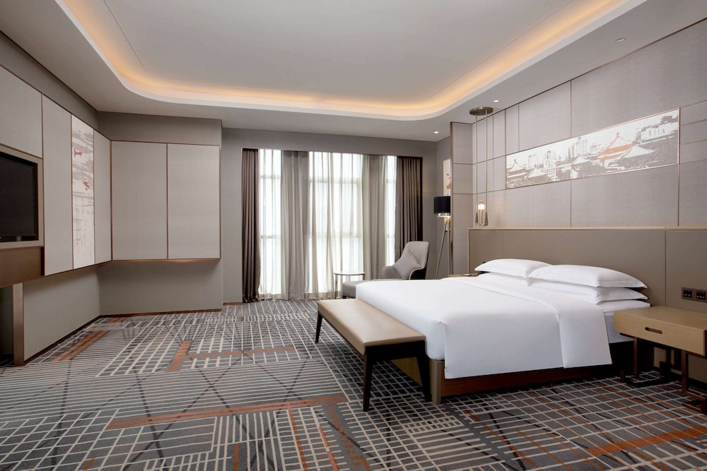 Superior Suite, 1 King Bed photo 1