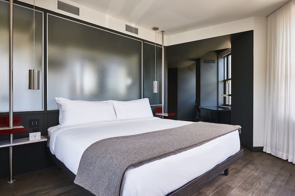 Suite, 1 King Bed, Accessible thumbnail 5