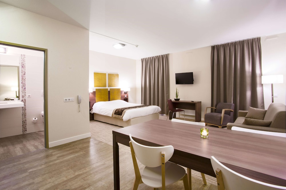 Superior Room, 1 Double Bed with Sofa bed - Photo 8
