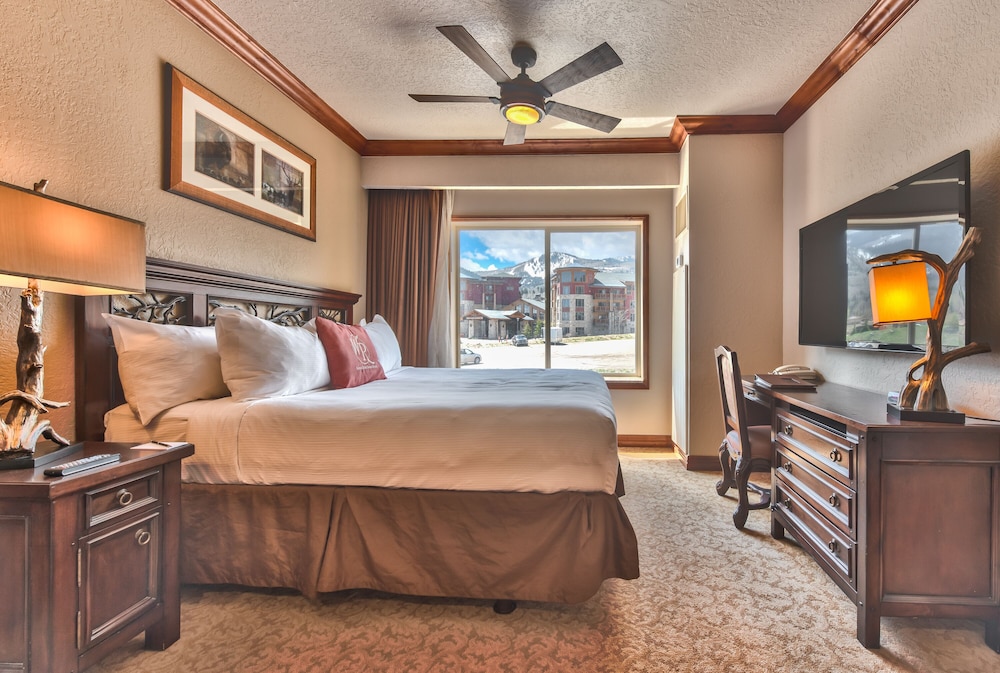 Deluxe Condo