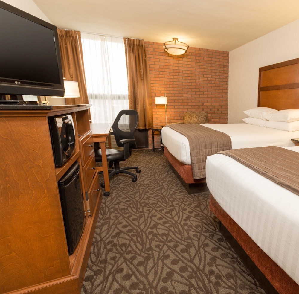 Standard Room, 2 Queen Beds, Refrigerator & Microwave (Upper Floor) - Photo 2