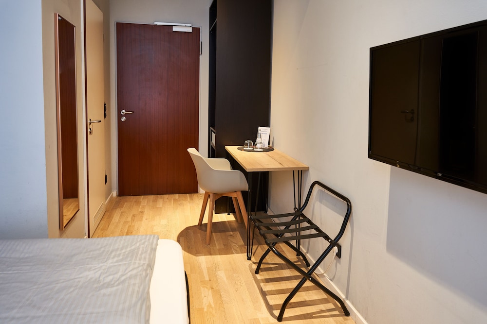 Economy Double Room photo 2