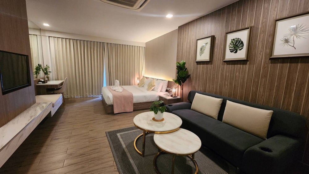 Deluxe Double Room, Balcony - Photo 4