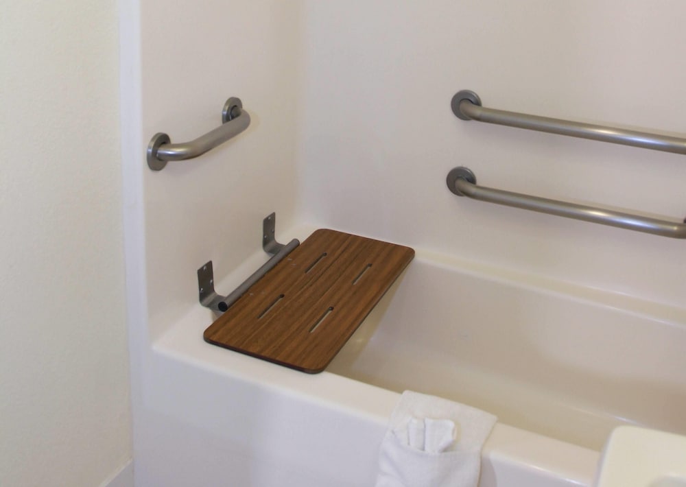 Room, 1 King Bed, Accessible, Non Smoking (Mobility) - Photo 2