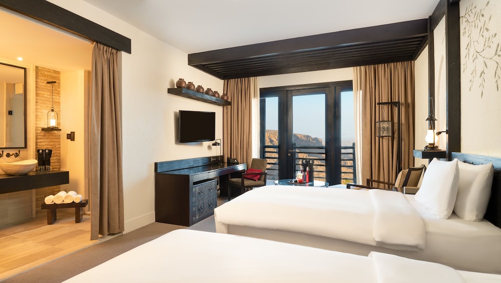Room, 2 Twin Beds, Mountain View photo 1