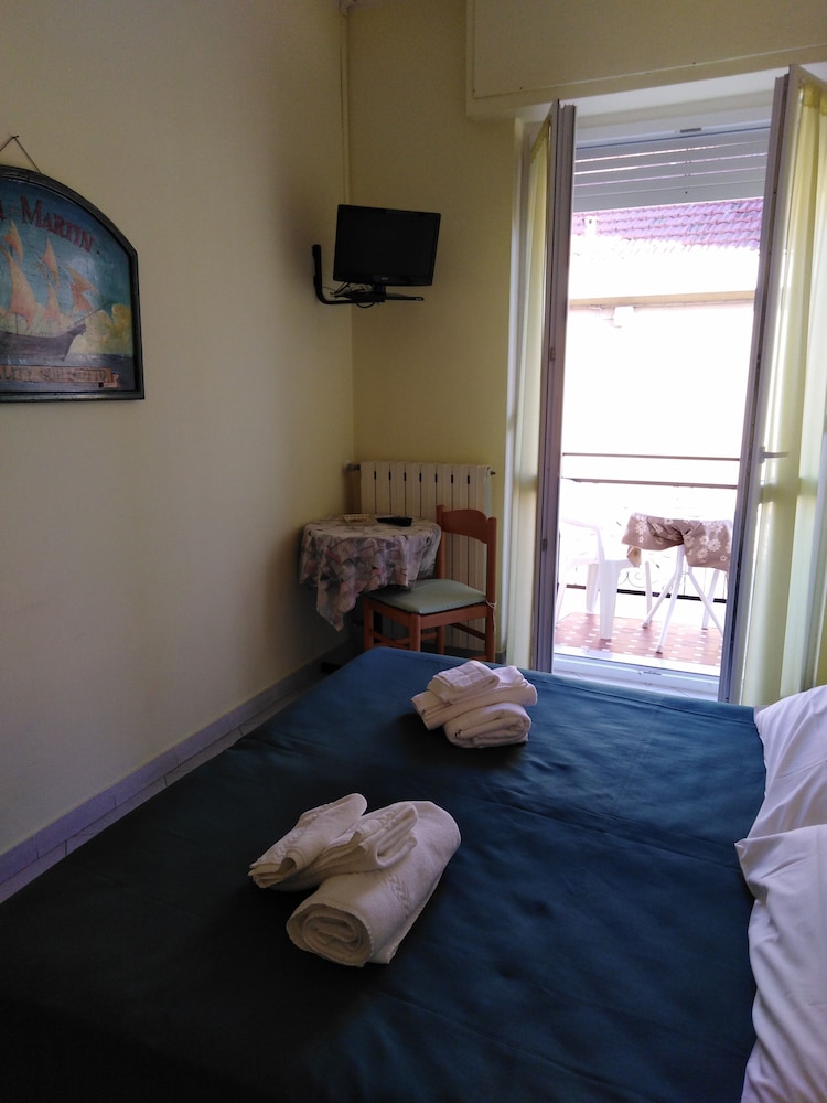 Double Or Twin Room photo 3