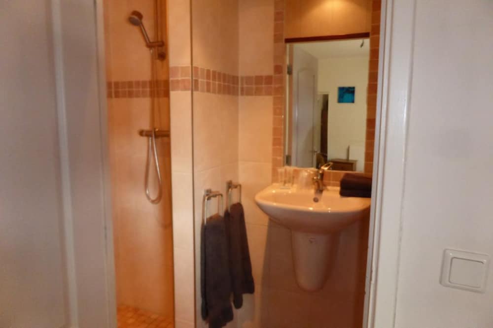 Basic Double Room photo 2