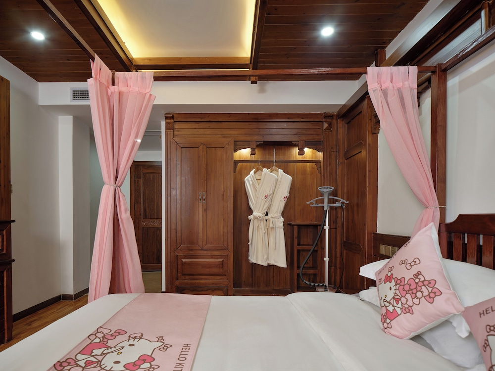 Elite Double Room, 1 King Bed photo 3