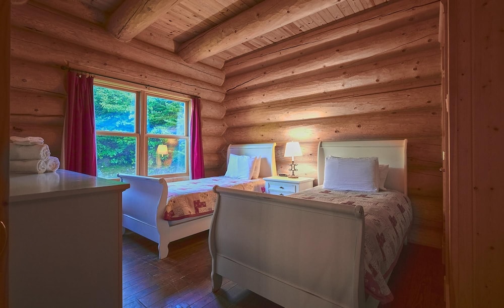 Executive Plus 44 - Majestic log Chalet With hot tub Sauna Heated Pool and Close to Activities, Kuva 17