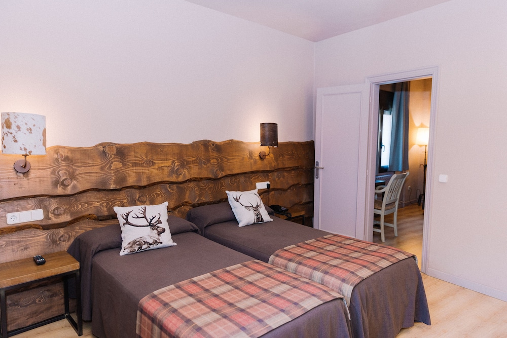 Triple Room (2 adults + 1 child) - Photo 1