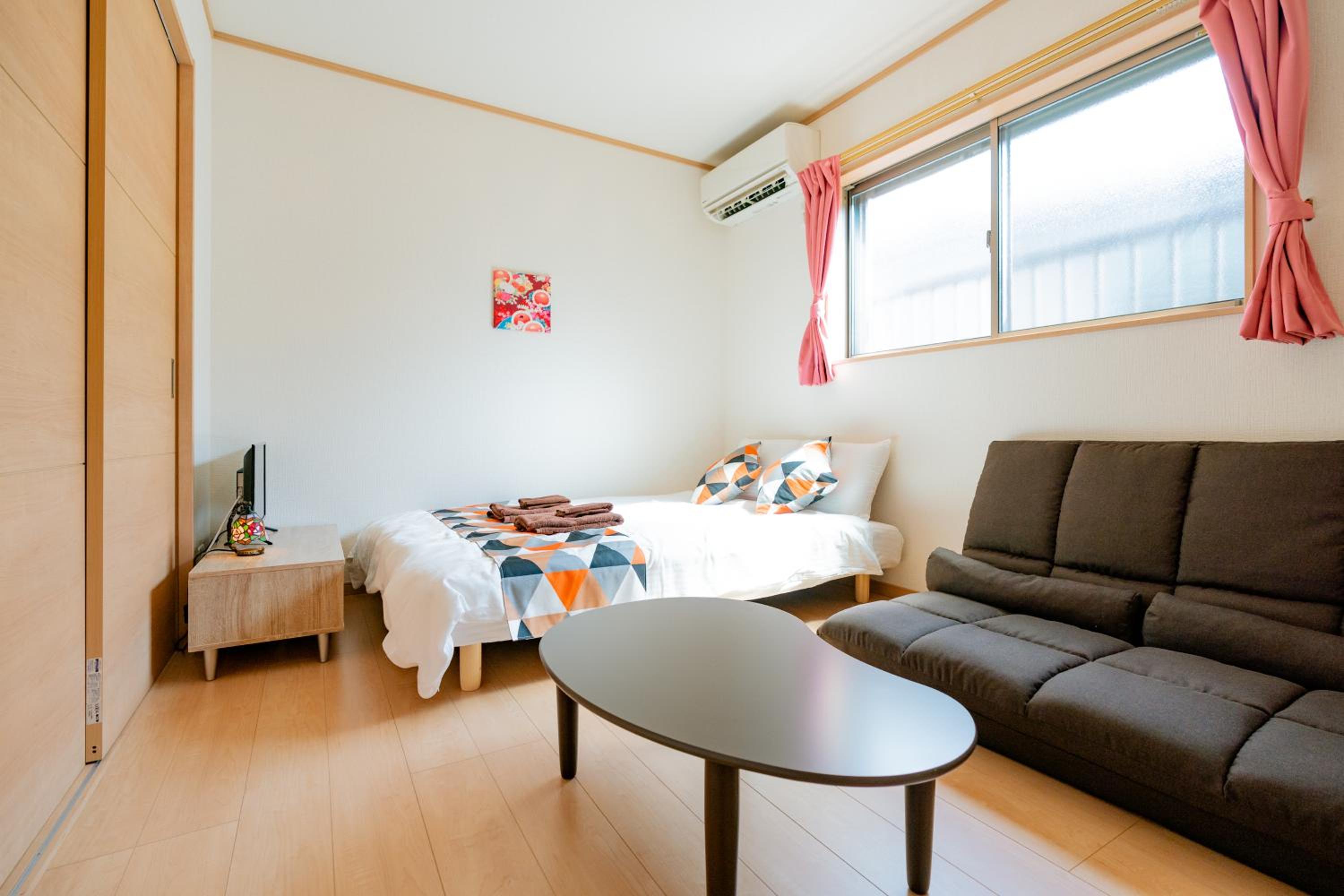 One-Bedroom Apartment photo 1