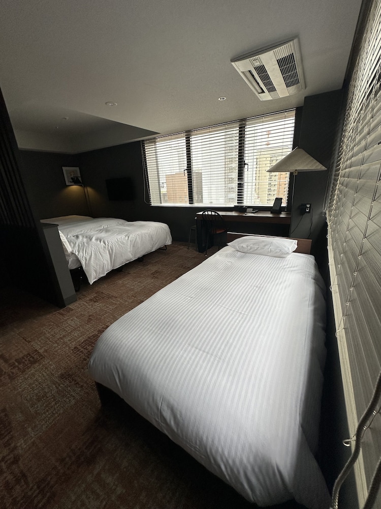 Deluxe Triple Room thumbnail 6
