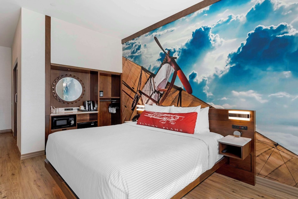 Suite, 1 King Bed, Non Smoking